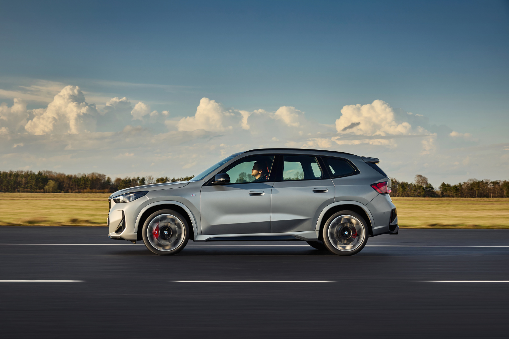 SMALL_P90509769_highRes_bmw-x1-m35i-m-frozen